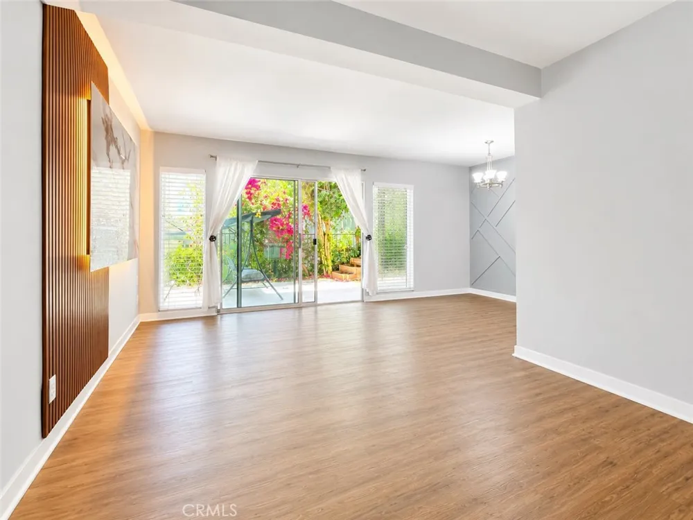 20134 Leadwell #126 Winnetka, CA 91306