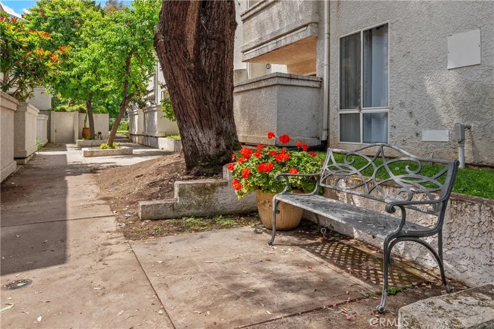 20134 Leadwell #126 Winnetka, CA 91306