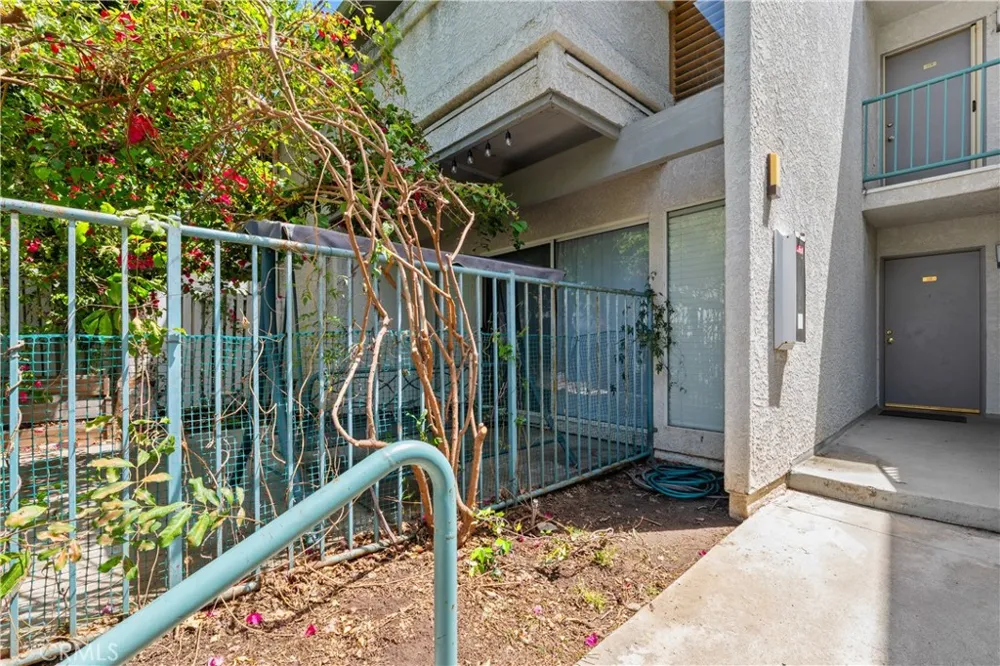 20134 Leadwell #126 Winnetka, CA 91306