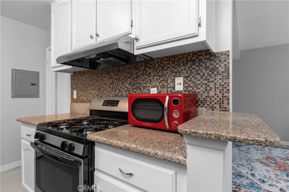 20134 Leadwell #126 Winnetka, CA 91306