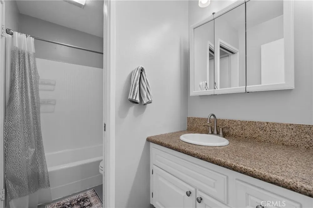 20134 Leadwell #126 Winnetka, CA 91306