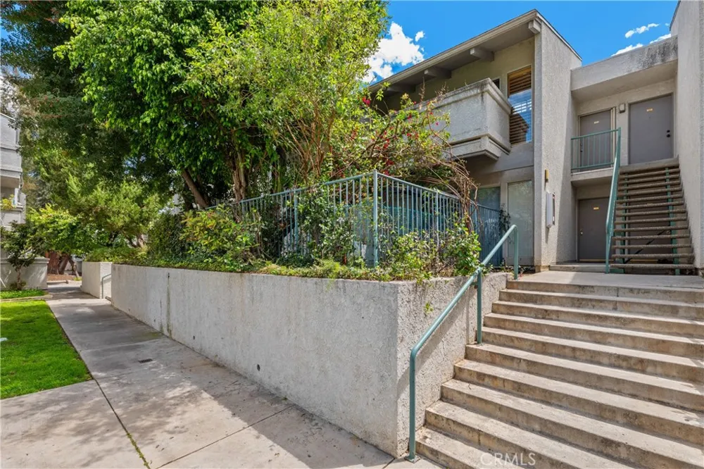 20134 Leadwell #126 Winnetka, CA 91306