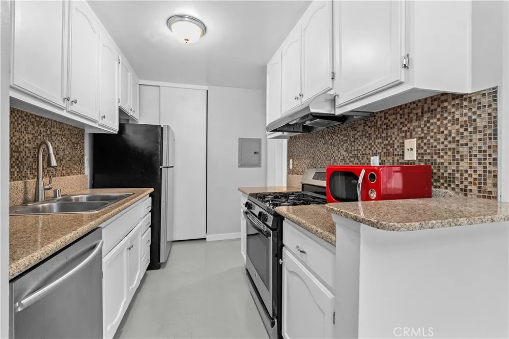 20134 Leadwell #126 Winnetka, CA 91306