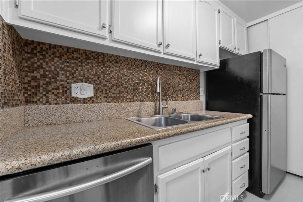 20134 Leadwell #126 Winnetka, CA 91306