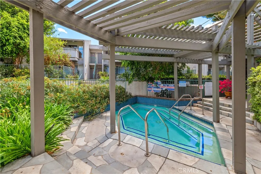 20134 Leadwell #126 Winnetka, CA 91306