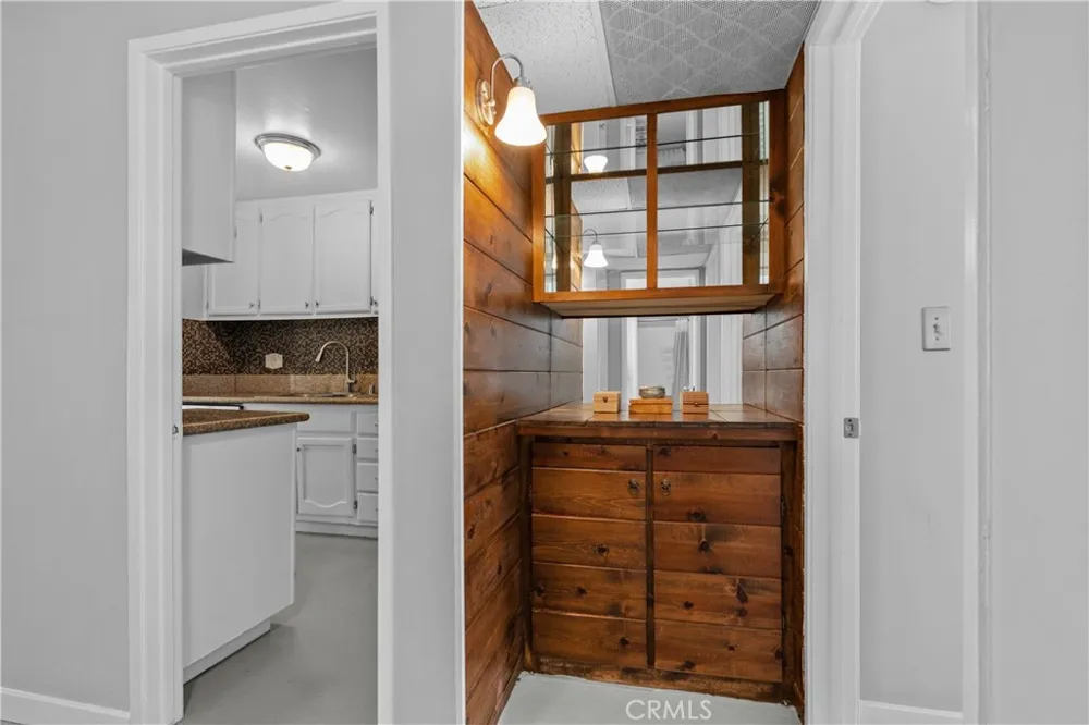 20134 Leadwell #126 Winnetka, CA 91306