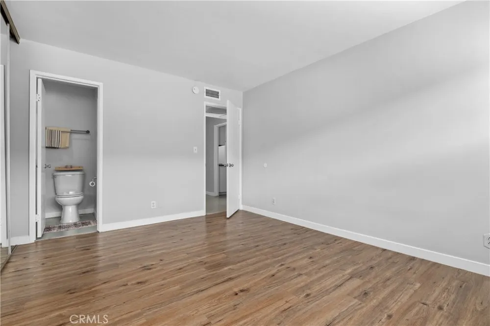 20134 Leadwell #126 Winnetka, CA 91306