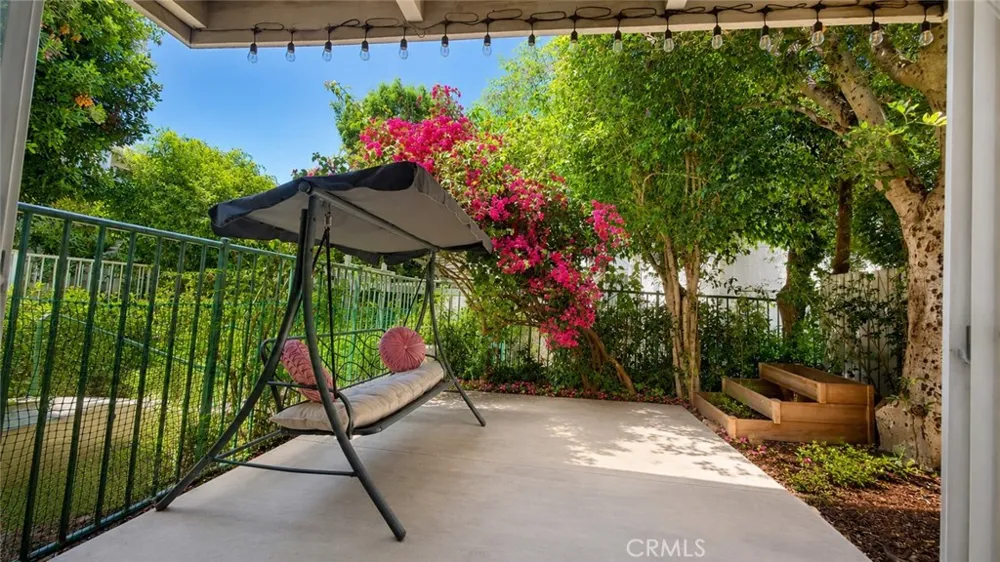 20134 Leadwell #126 Winnetka, CA 91306