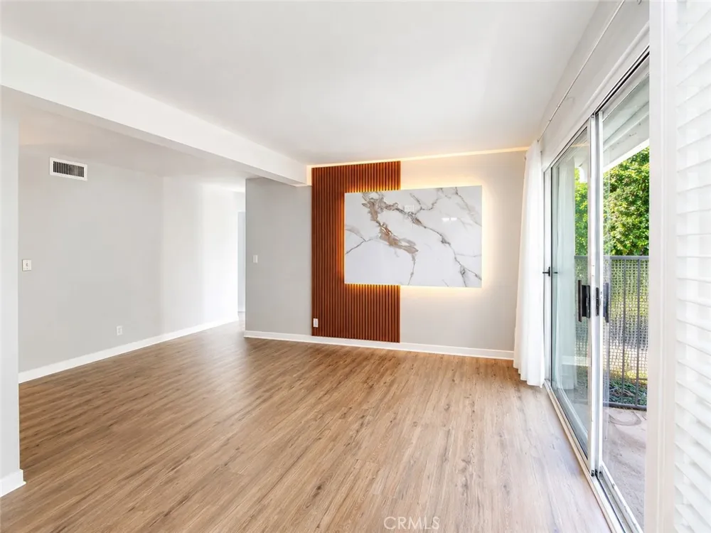 20134 Leadwell #126 Winnetka, CA 91306