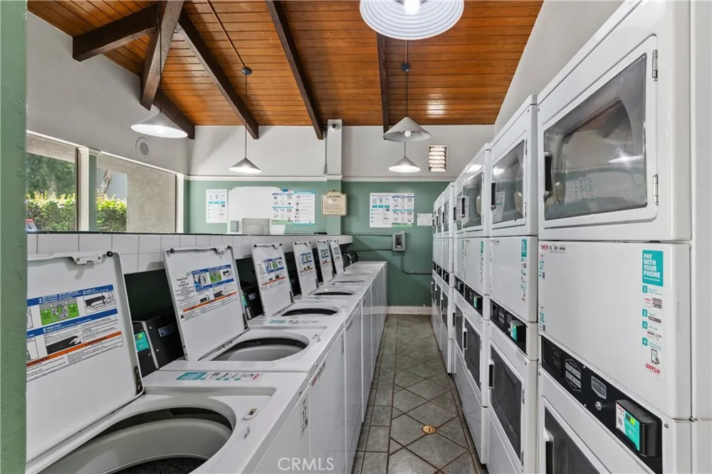 20134 Leadwell #126 Winnetka, CA 91306