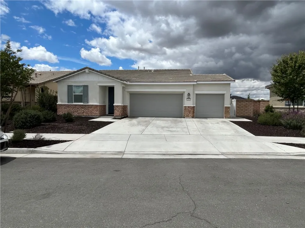1919 Rodeo Drive Hemet, CA 92545