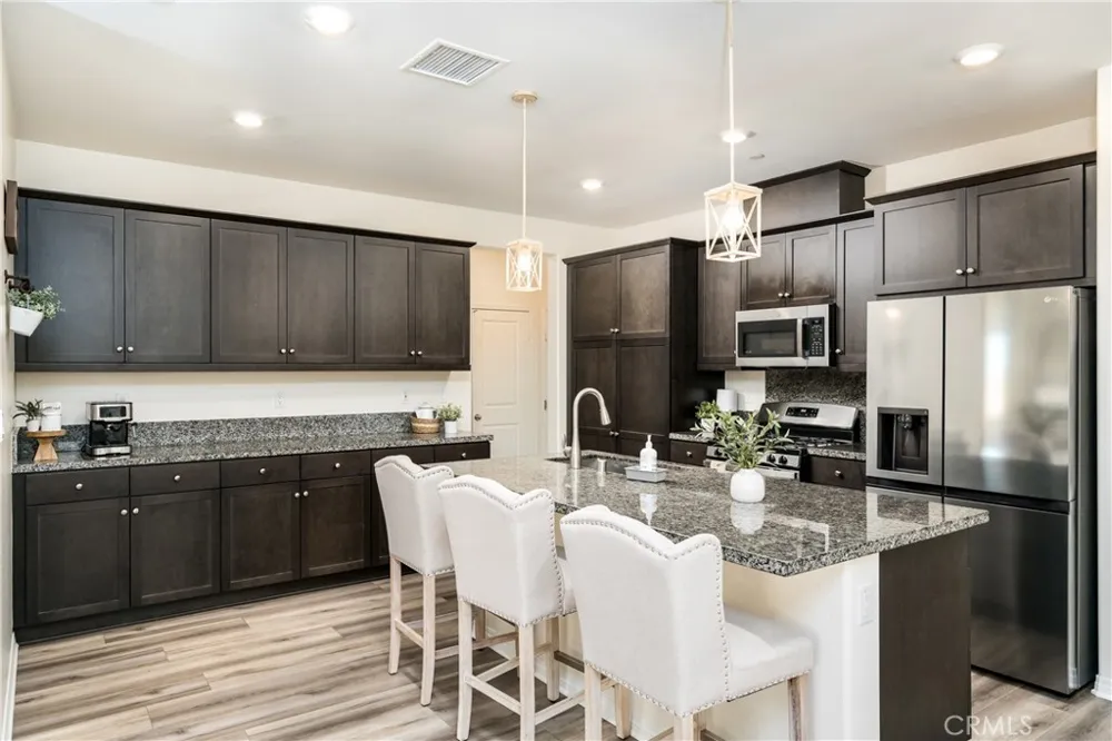 1919 Rodeo Drive Hemet, CA 92545
