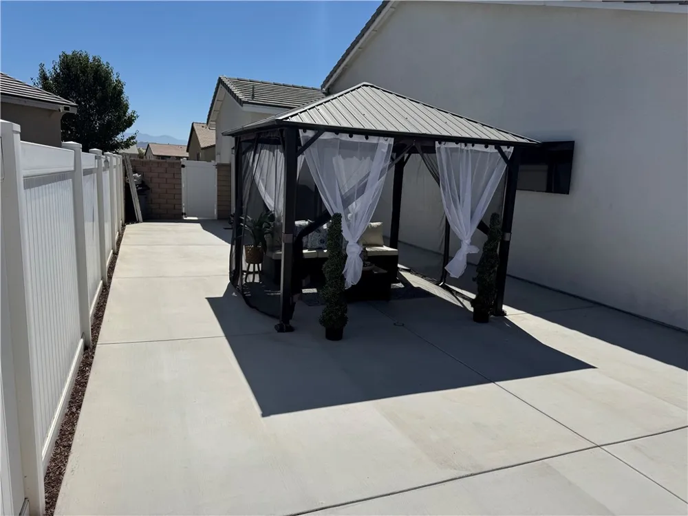 1919 Rodeo Drive Hemet, CA 92545