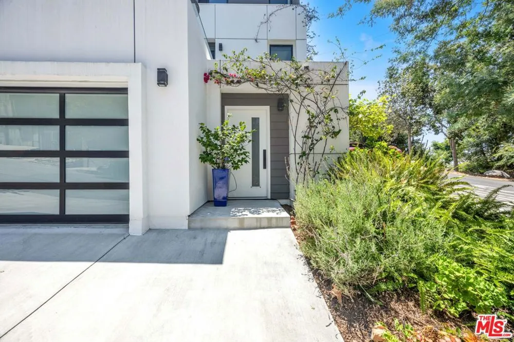 4841 Minden Place Los Angeles, CA 90041