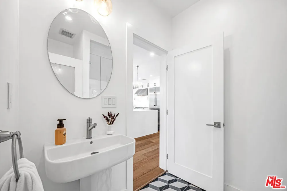 4841 Minden Place Los Angeles, CA 90041