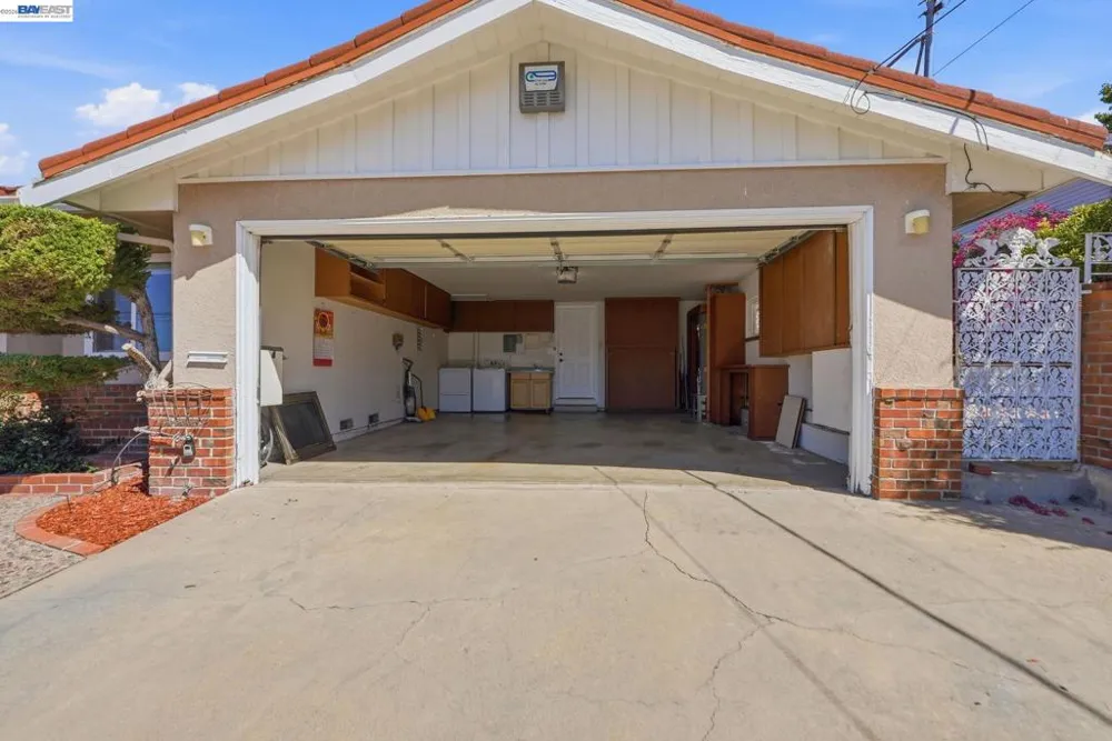 1204 Vistagrand Dr San Leandro, CA 94577
