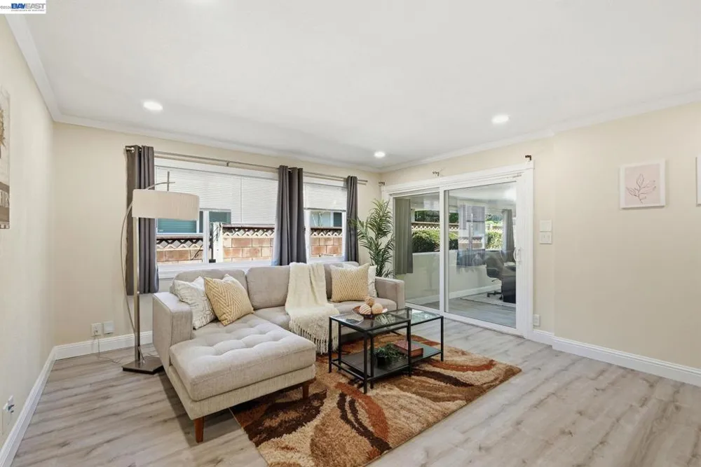 1204 Vistagrand Dr San Leandro, CA 94577