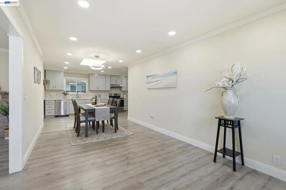 1204 Vistagrand Dr San Leandro, CA 94577