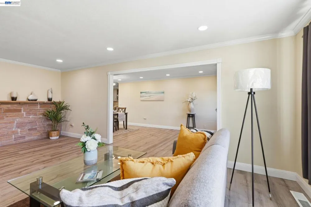 1204 Vistagrand Dr San Leandro, CA 94577