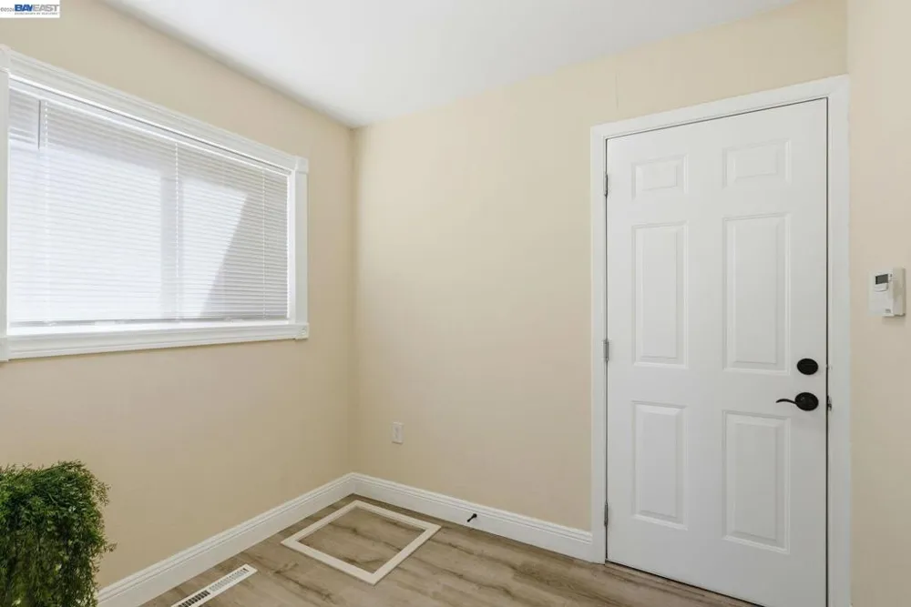 1204 Vistagrand Dr San Leandro, CA 94577
