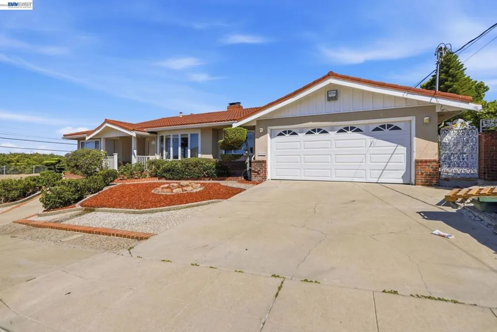 1204 Vistagrand Dr San Leandro, CA 94577