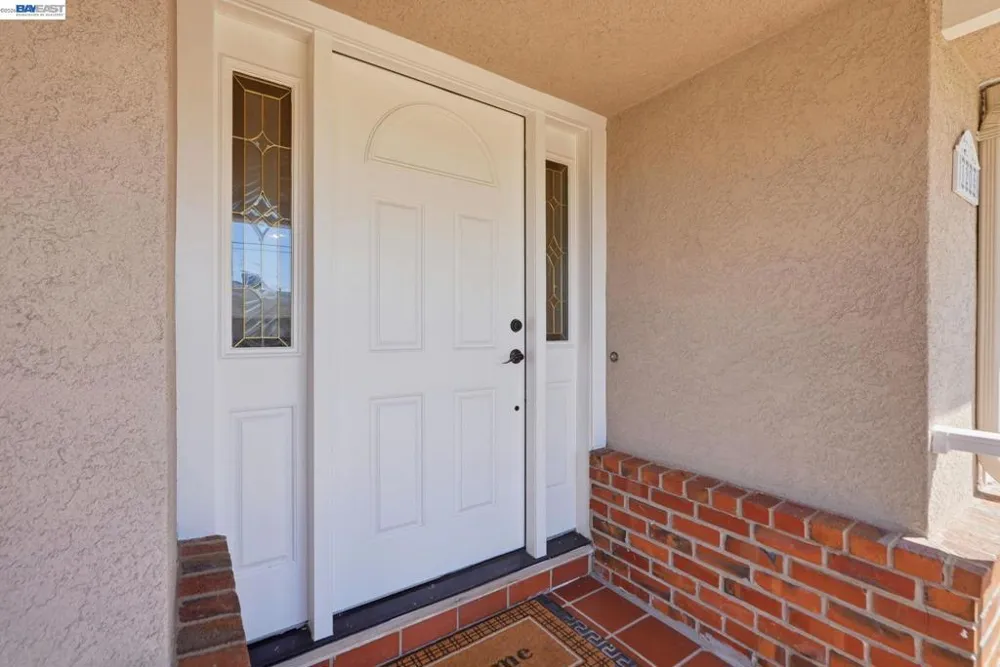 1204 Vistagrand Dr San Leandro, CA 94577
