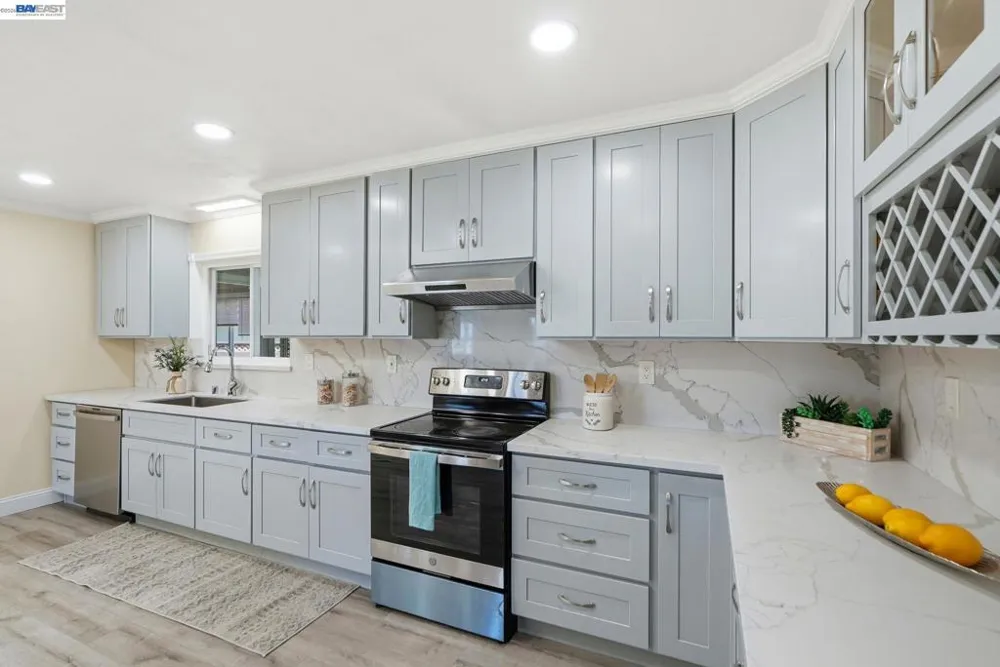 1204 Vistagrand Dr San Leandro, CA 94577