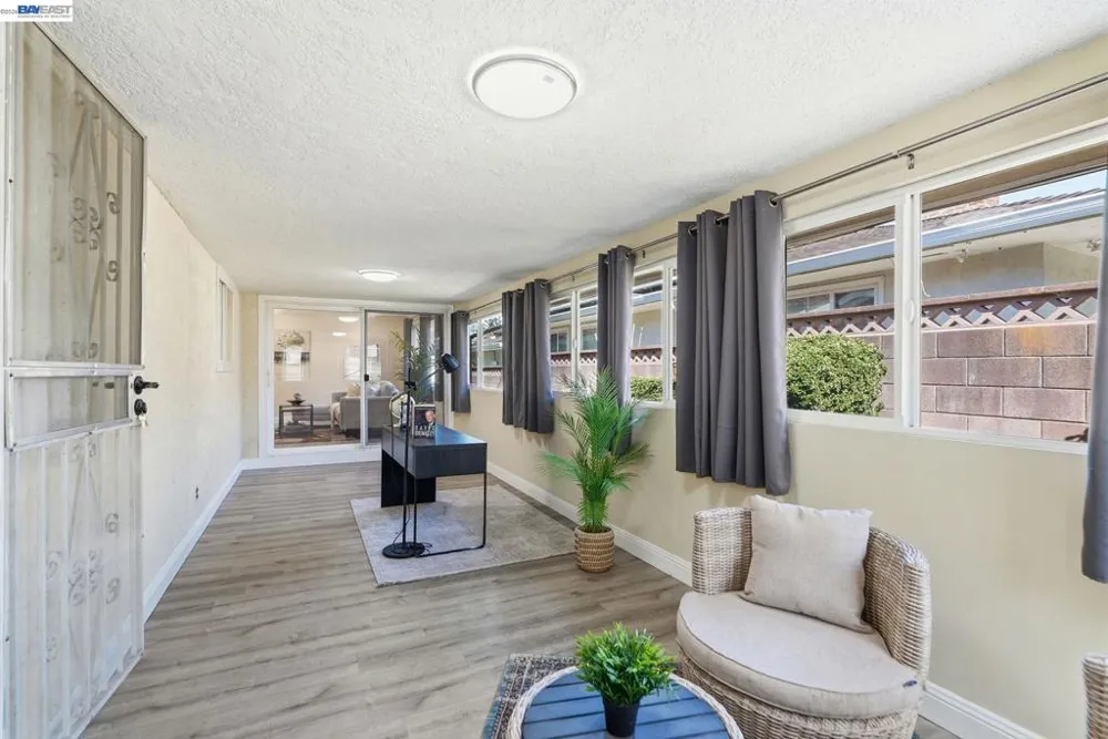 1204 Vistagrand Dr San Leandro, CA 94577