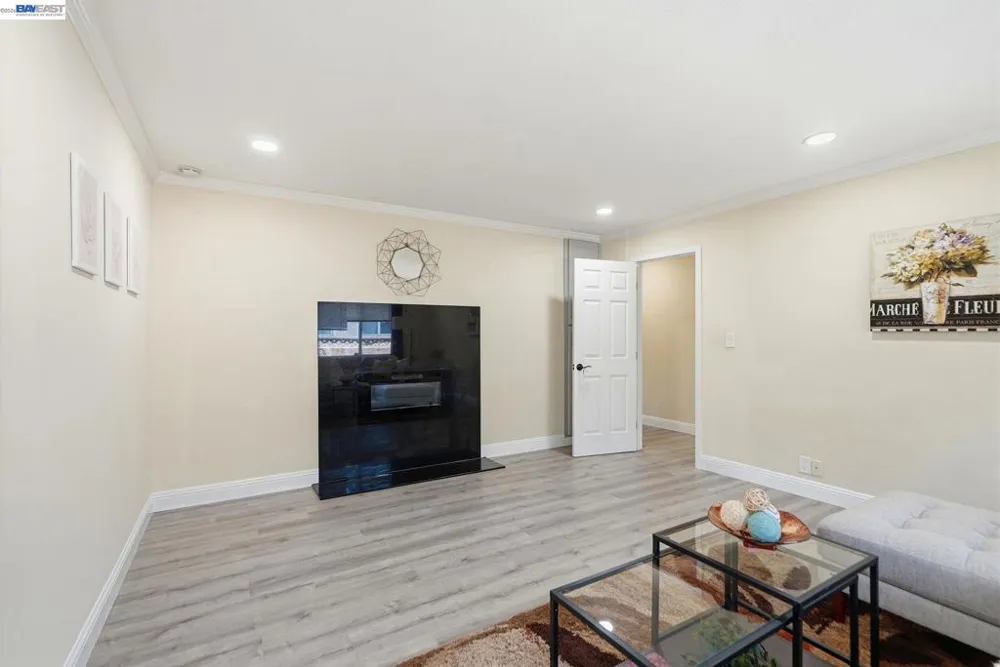 1204 Vistagrand Dr San Leandro, CA 94577