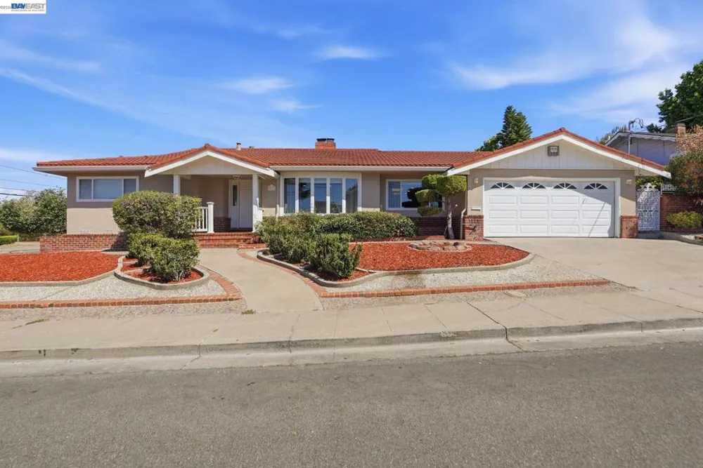 1204 Vistagrand Dr San Leandro, CA 94577