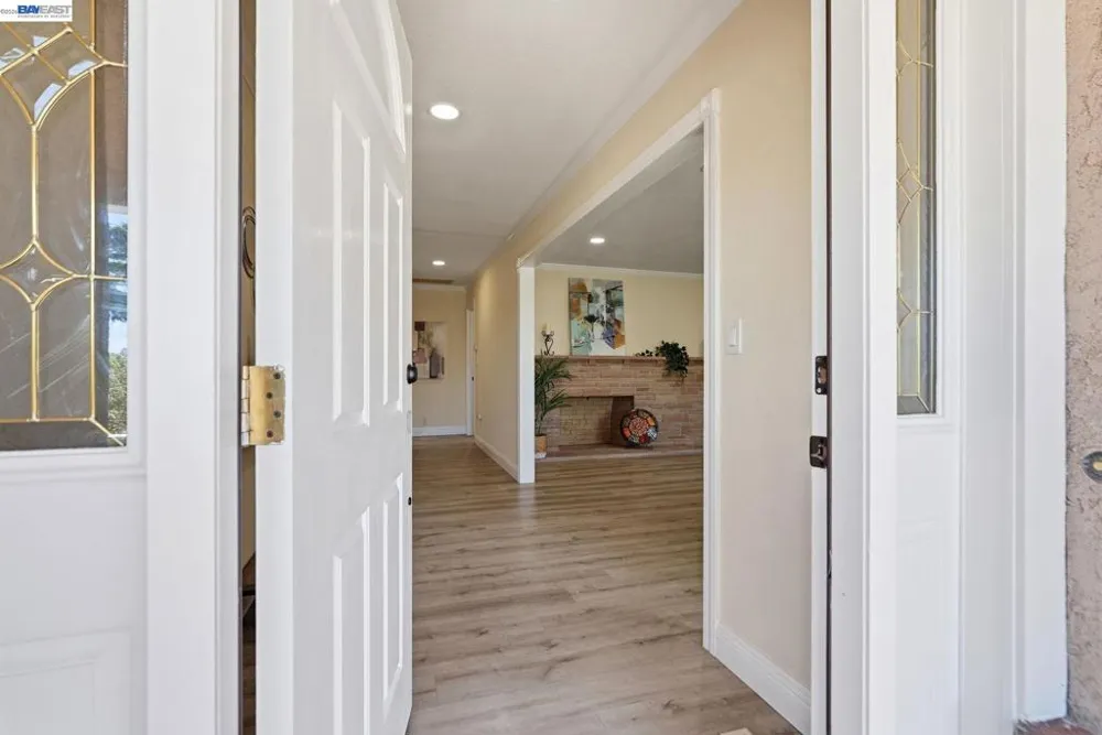 1204 Vistagrand Dr San Leandro, CA 94577