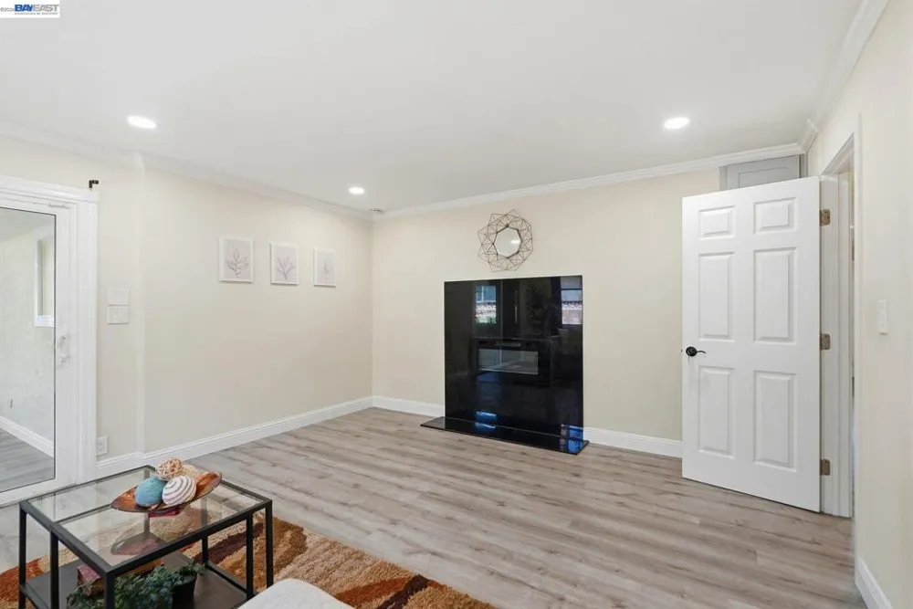1204 Vistagrand Dr San Leandro, CA 94577