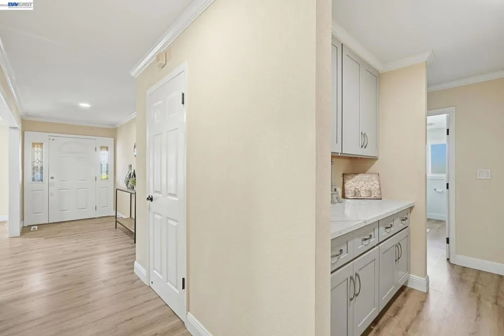 1204 Vistagrand Dr San Leandro, CA 94577
