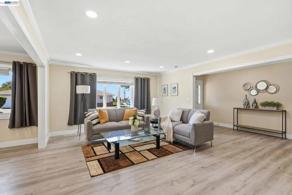 1204 Vistagrand Dr San Leandro, CA 94577