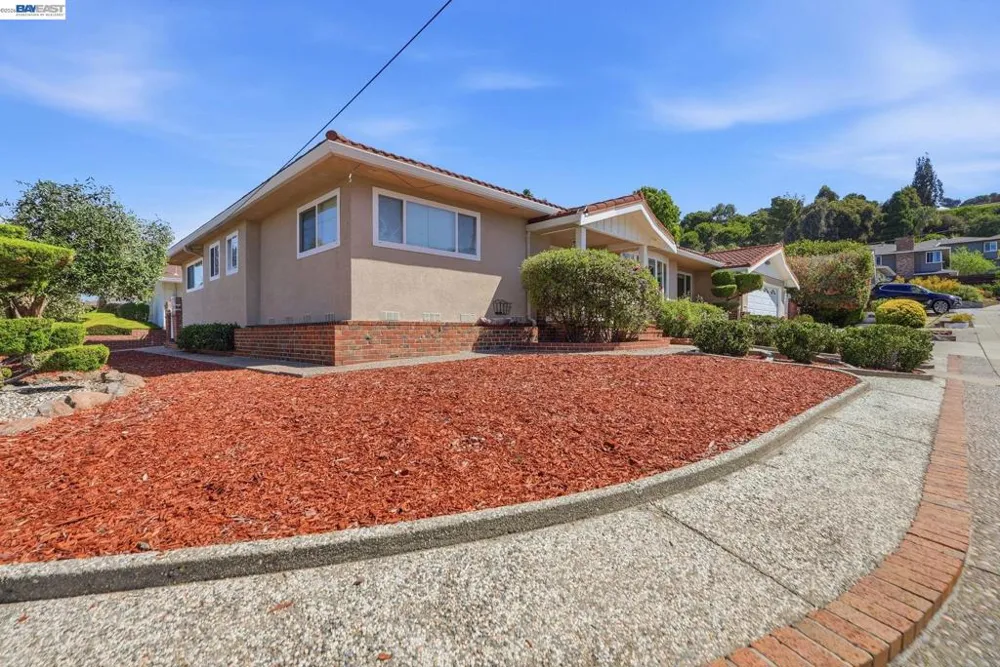 1204 Vistagrand Dr San Leandro, CA 94577