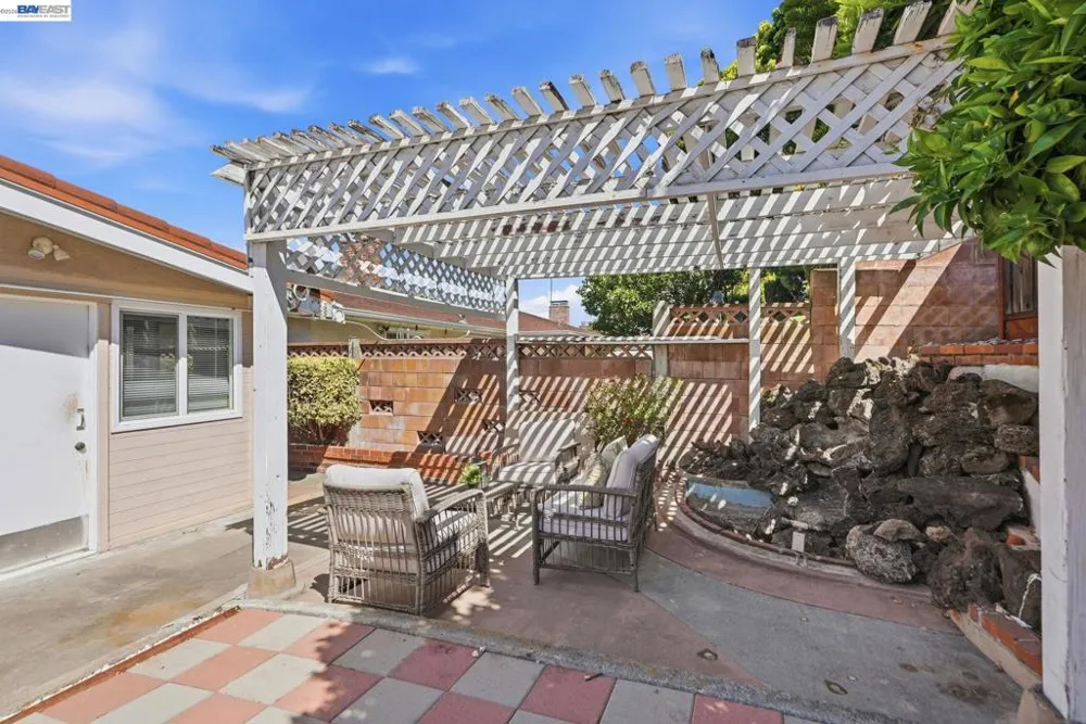 1204 Vistagrand Dr San Leandro, CA 94577