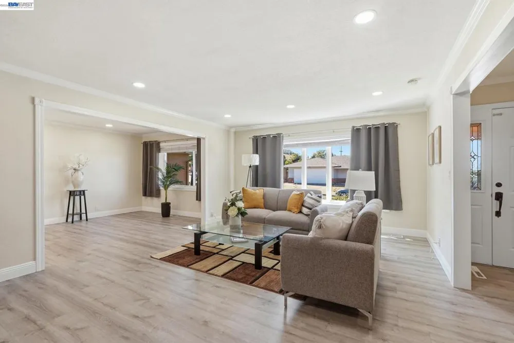 1204 Vistagrand Dr San Leandro, CA 94577