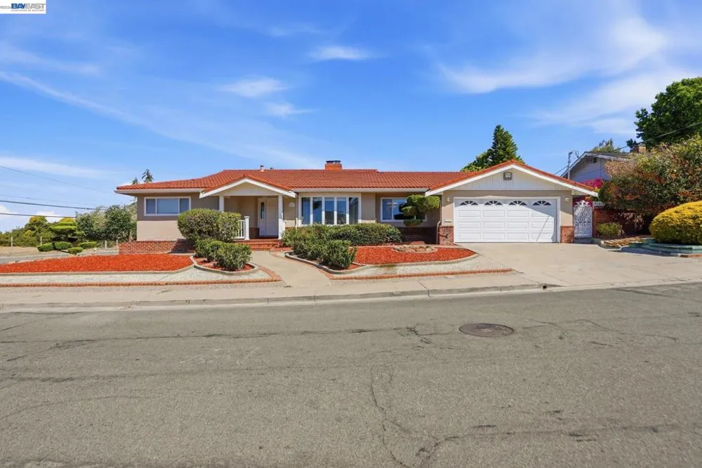 1204 Vistagrand Dr San Leandro, CA 94577