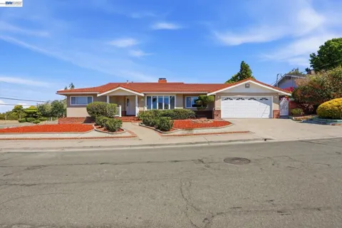 1204 Vistagrand Dr