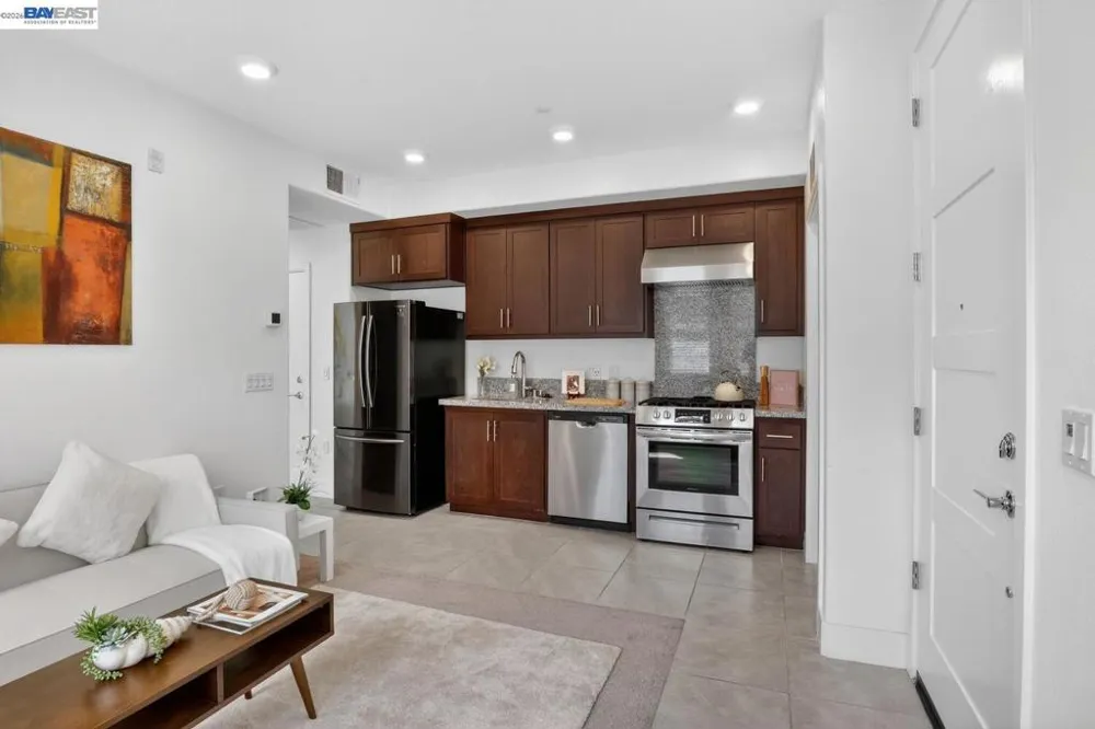 411 Rhythm Ln Hayward, CA 94544