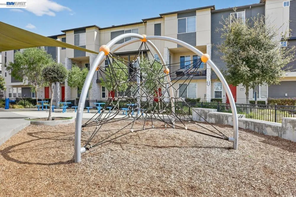411 Rhythm Ln Hayward, CA 94544