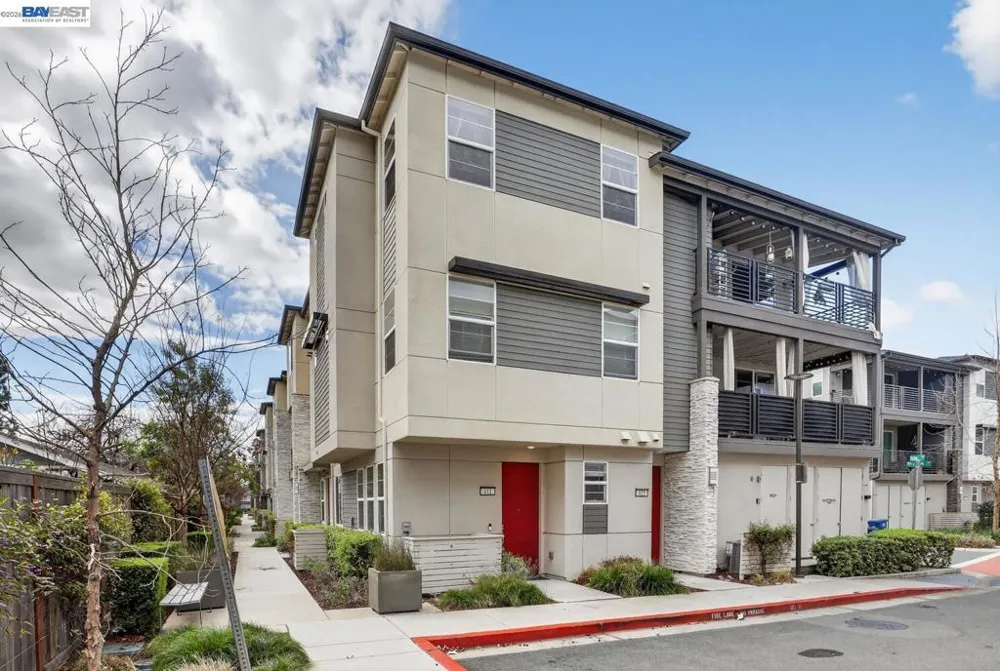 411 Rhythm Ln Hayward, CA 94544