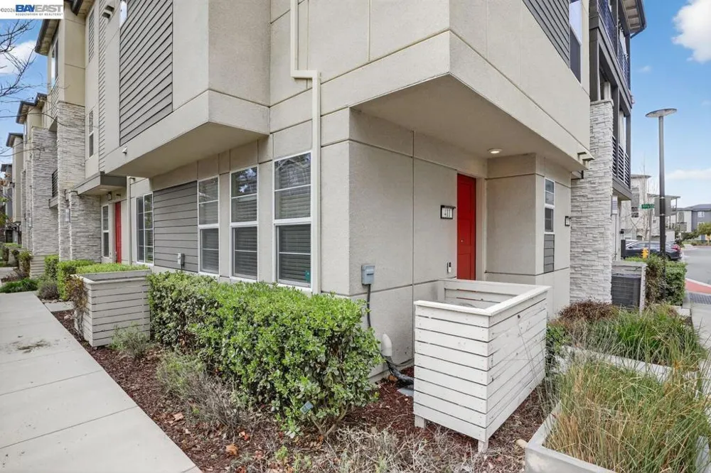 411 Rhythm Ln Hayward, CA 94544