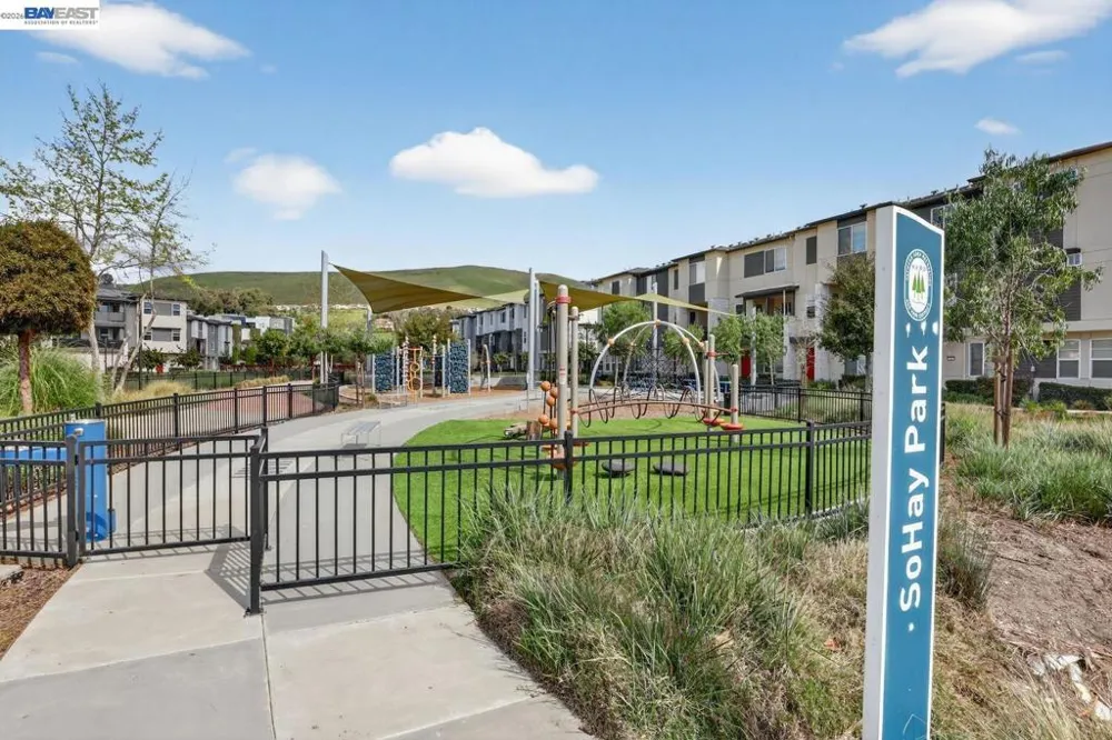 411 Rhythm Ln Hayward, CA 94544