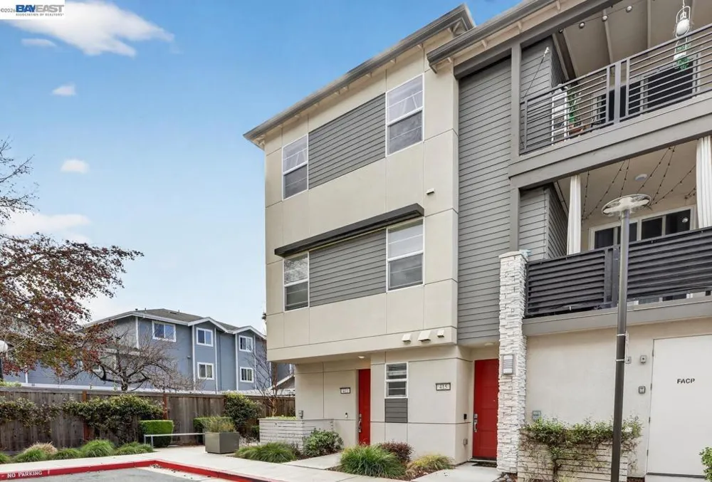 411 Rhythm Ln Hayward, CA 94544