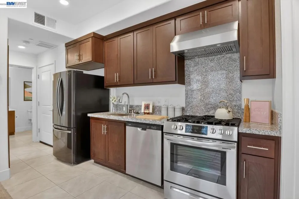 411 Rhythm Ln Hayward, CA 94544