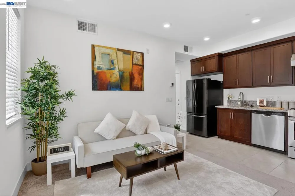 411 Rhythm Ln Hayward, CA 94544