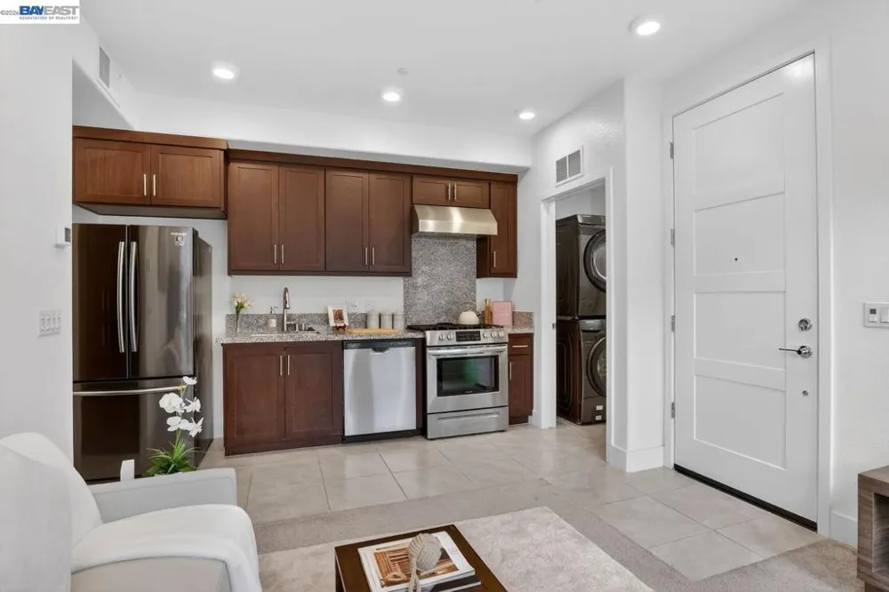 411 Rhythm Ln Hayward, CA 94544