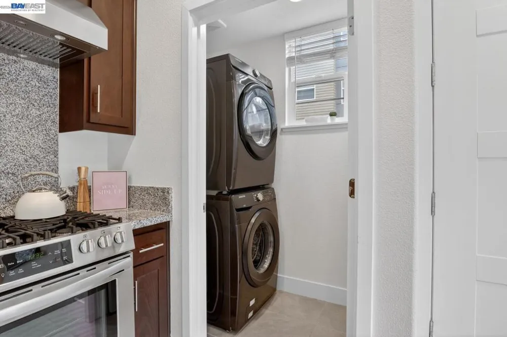 411 Rhythm Ln Hayward, CA 94544