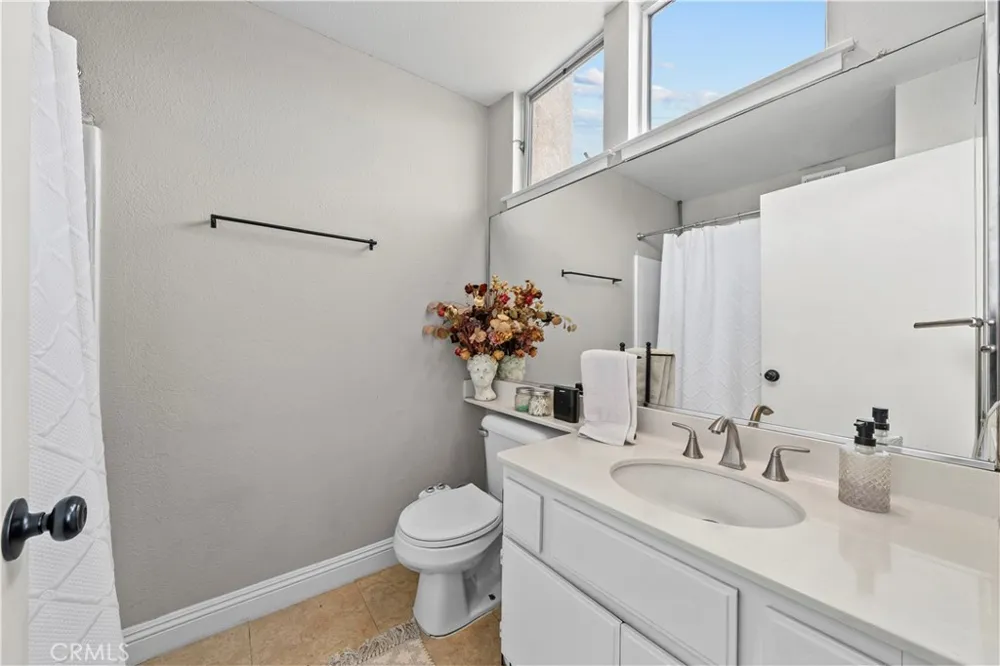 13901 Olive View Lane #27 Sylmar, CA 91342